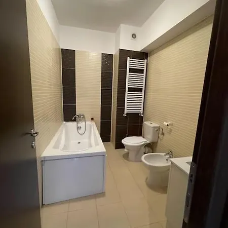 Promenada Mall, Pescariu Spa, Chic بوخارست